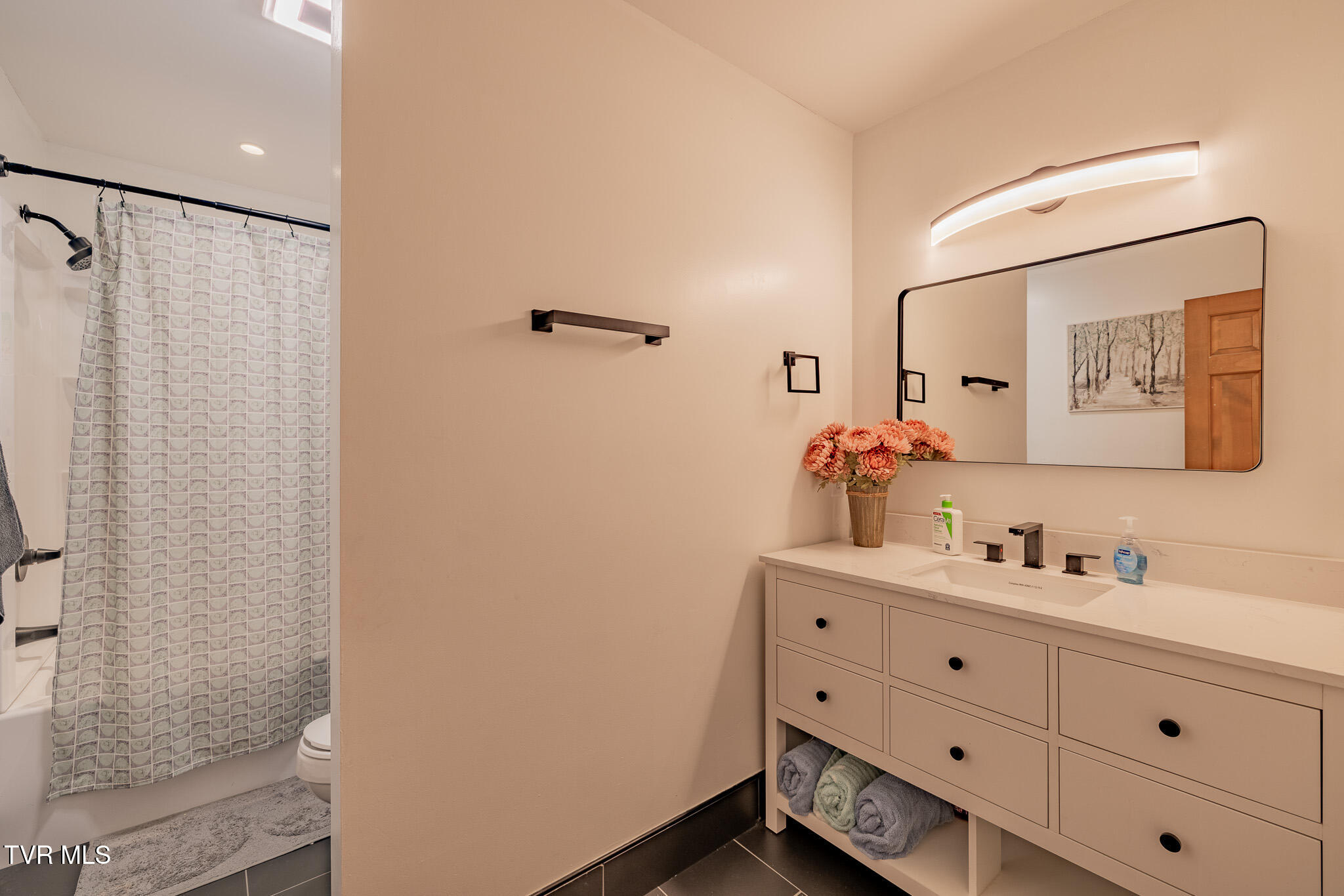 1331 Bloomingdale Road Kingsport, TN 37660 - Photo 10 of 65 1R9A3108-HDR