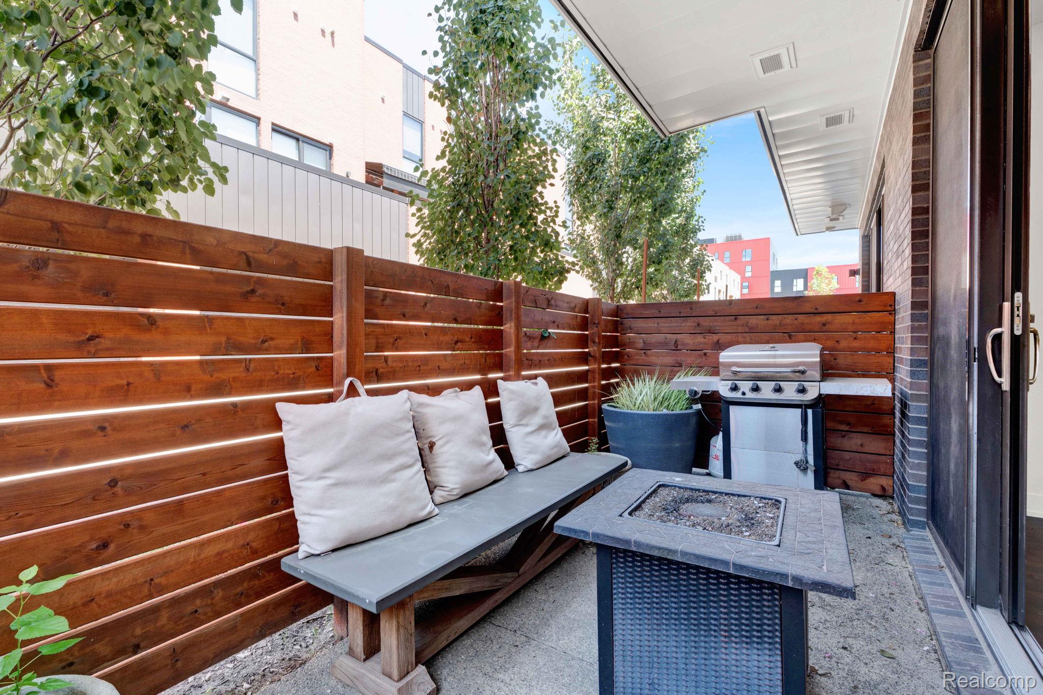 2850 John R Street Detroit, MI 48201 - Photo 11 of 42 Patio off Living Room