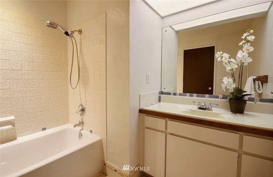 20121 107th Avenue Northeast Bothell, WA 98011 - Photo 13 of 20 Gallery Image 13