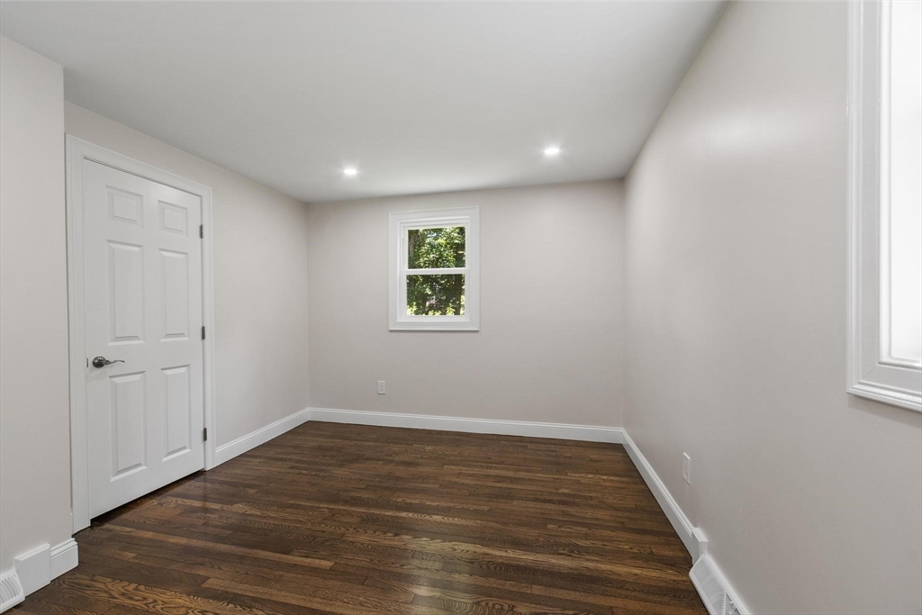 62 Queensland Road Billerica, MA 01862 - Photo 14 of 35
