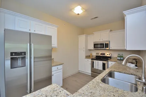 $499,900 | 1300 North Prospect Avenue, Unit 120, Milwaukee, WI 53202