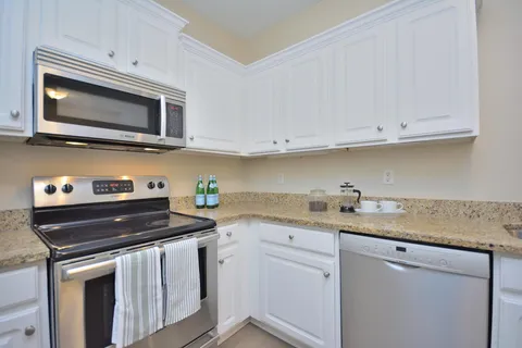 $499,900 | 1300 North Prospect Avenue, Unit 120, Milwaukee, WI 53202