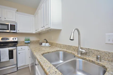 $499,900 | 1300 North Prospect Avenue, Unit 120, Milwaukee, WI 53202