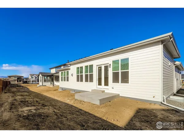 a view of a house with backyard and deck