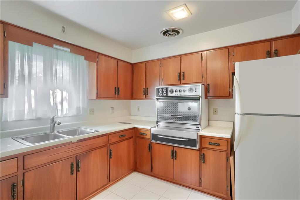 8893 Foxhunt Road Pittsburgh, PA 15237 - Photo 6 of 15 Beautiful kitchen cabinets, like new! Oven and hideaway stovetop! Ceramic flooring.