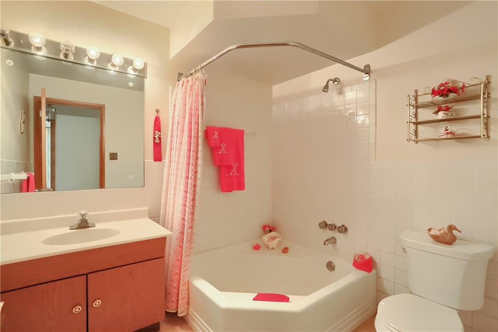 8893 Foxhunt Road Pittsburgh, PA 15237 - Photo 9 of 15 Main bathroom. Adorable corner tub!