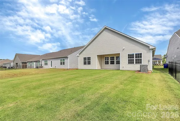 a view of a yard in front of house