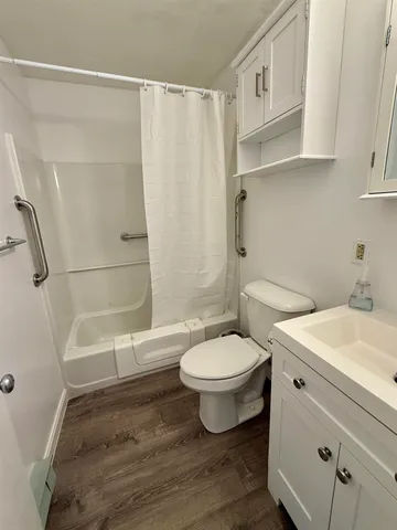 $2,150 | 4 Fairfax Avenue, Unit 324, Derry, NH 03038