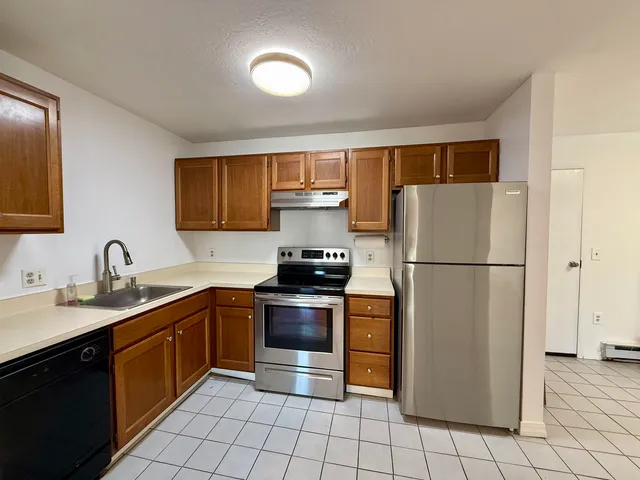 $2,150 | 4 Fairfax Avenue, Unit 324, Derry, NH 03038