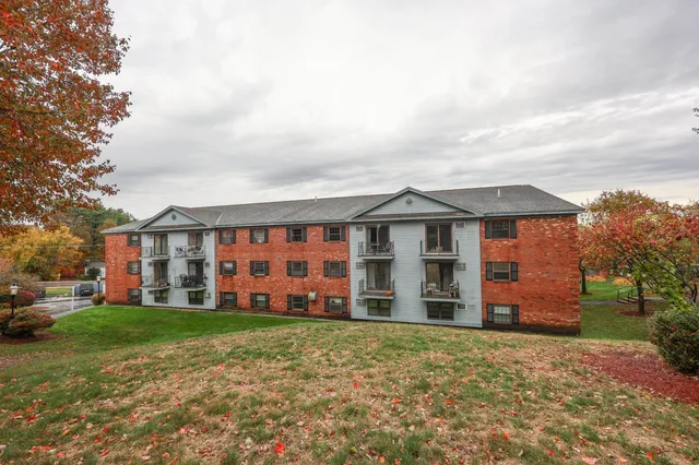 $2,150 | 4 Fairfax Avenue, Unit 324, Derry, NH 03038