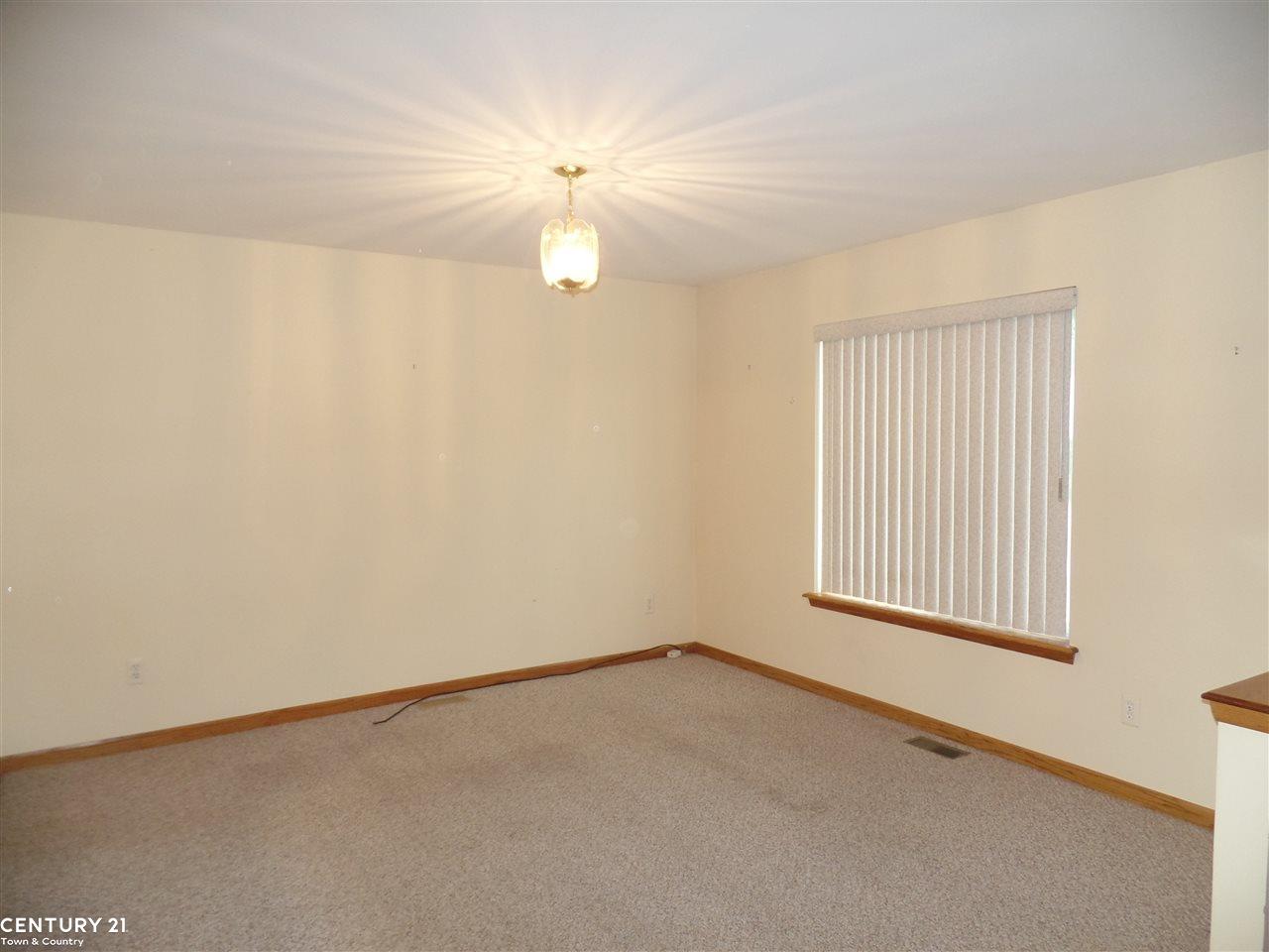 27051 Kelly Road Roseville, MI 48066 - Photo 10 of 21