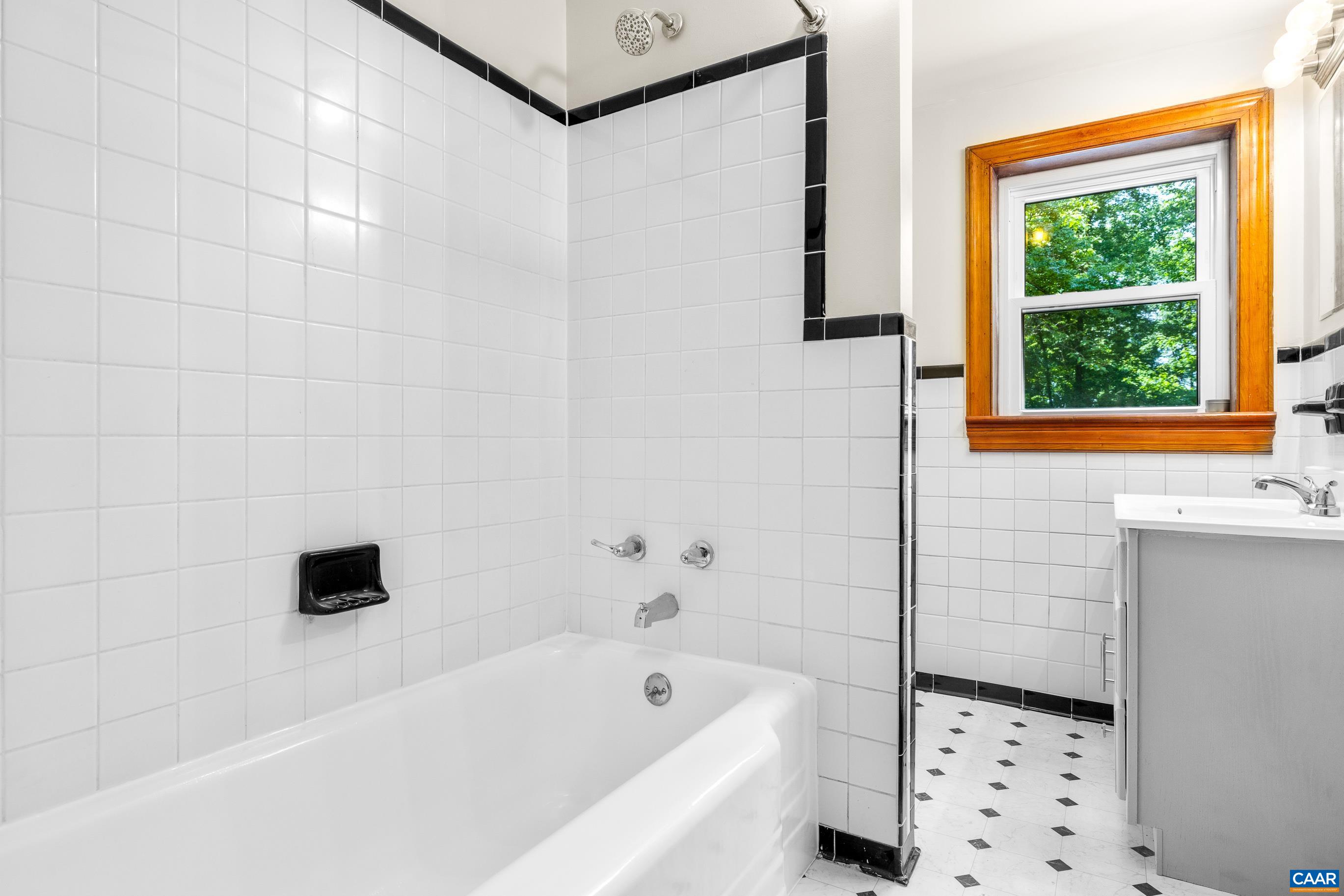7250 Amicus Road Ruckersville, VA 22968 - Photo 56 of 74 a bathroom with a bathtub and a shower