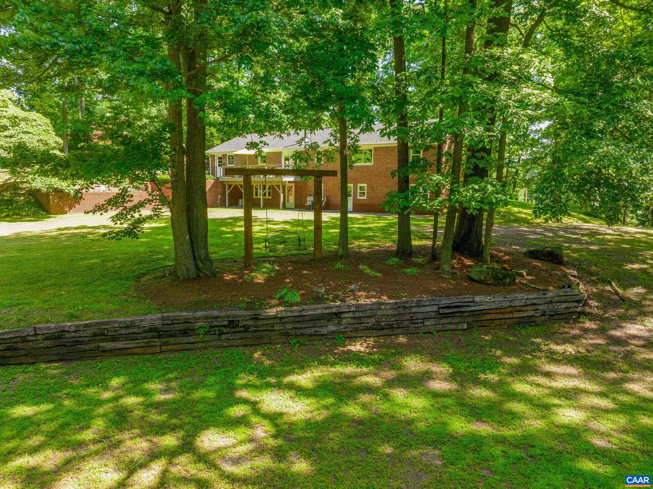 7250 Amicus Road Ruckersville, VA 22968 - Photo 63 of 74 a garden view with a fountain