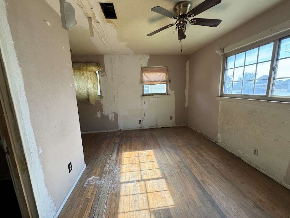 2014 Kokomo Street Plainview, TX 79072 - Photo 6 of 9 a view of empty room with windows