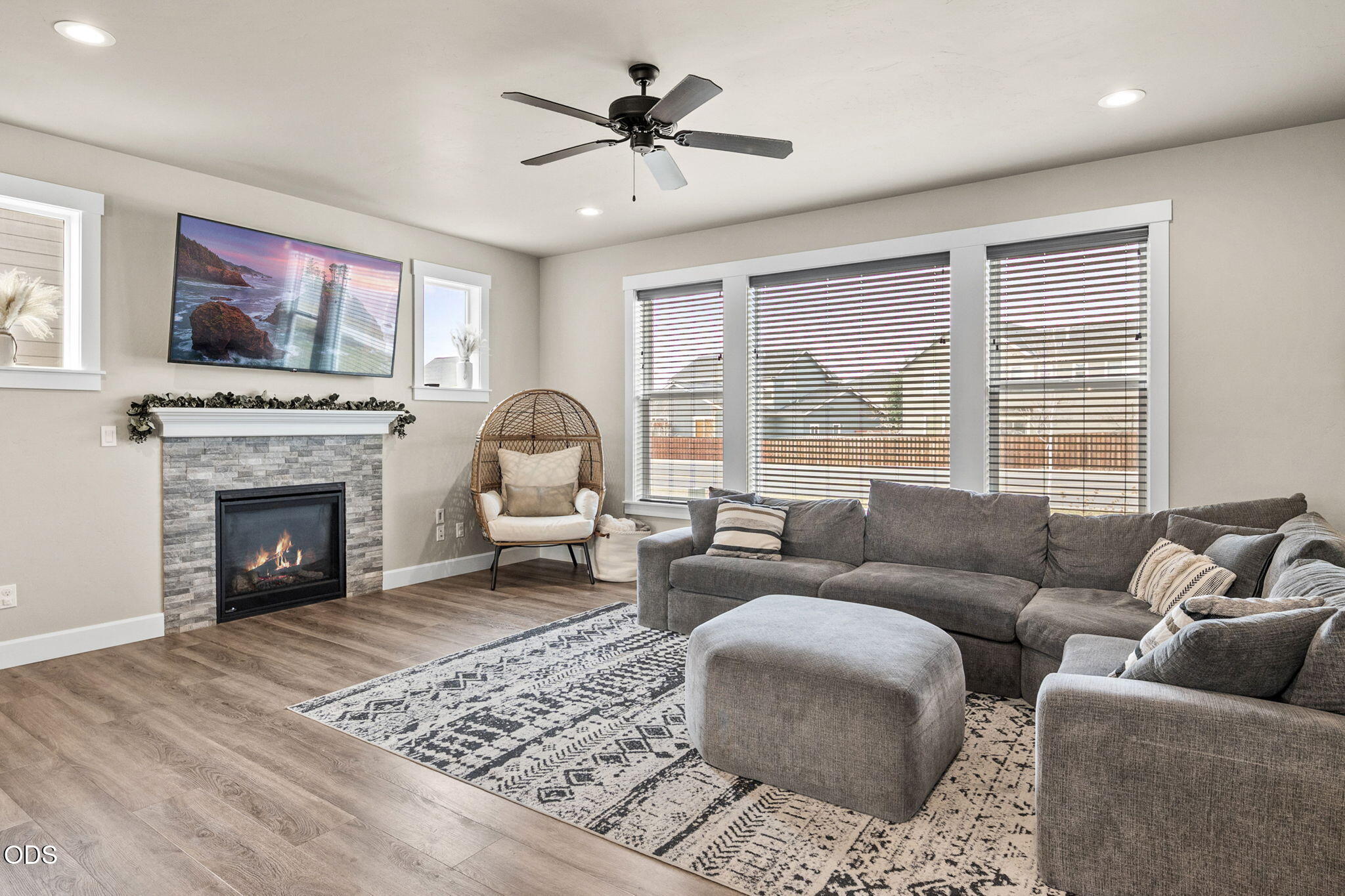 736 Northwest 27th Street Redmond, OR 97756 - Photo 6 of 26