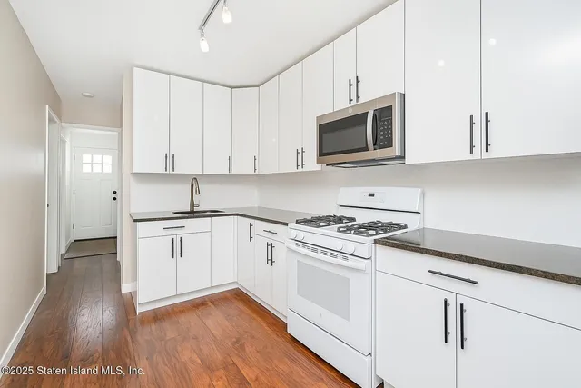 $525,000 | 339 Freeborn Street | Midland Beach