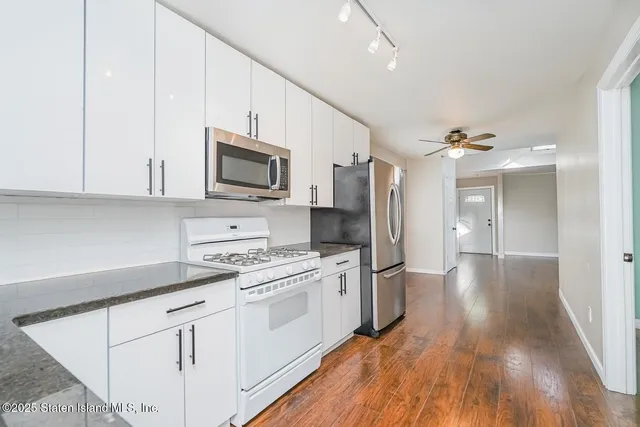 $525,000 | 339 Freeborn Street | Midland Beach