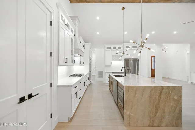 $819,900 | 238 Gadusi Way, Loudon, TN 37774