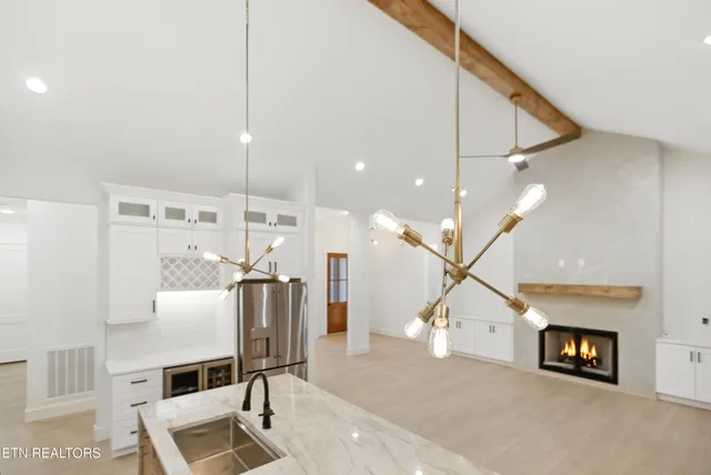 $819,900 | 238 Gadusi Way, Loudon, TN 37774