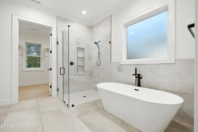 $819,900 | 238 Gadusi Way, Loudon, TN 37774