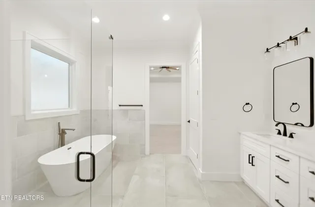 $819,900 | 238 Gadusi Way, Loudon, TN 37774