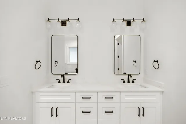 $819,900 | 238 Gadusi Way, Loudon, TN 37774