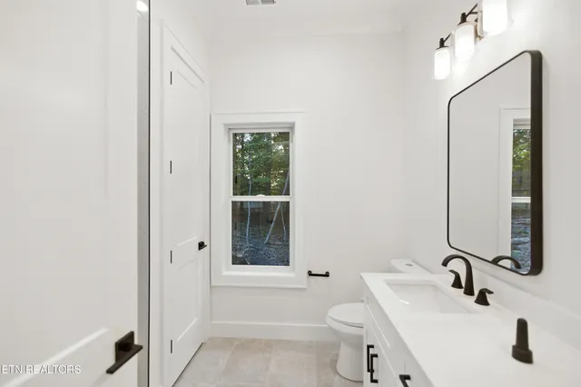 $819,900 | 238 Gadusi Way, Loudon, TN 37774