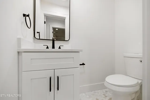 $819,900 | 238 Gadusi Way, Loudon, TN 37774