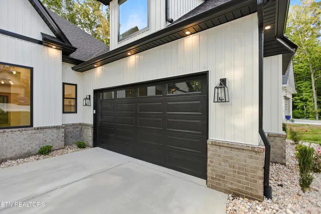 $819,900 | 238 Gadusi Way, Loudon, TN 37774