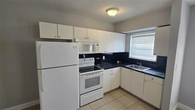 $1,650 | 1012 Northwest 2nd Avenue, Unit 1, Hallandale Beach, FL 33009