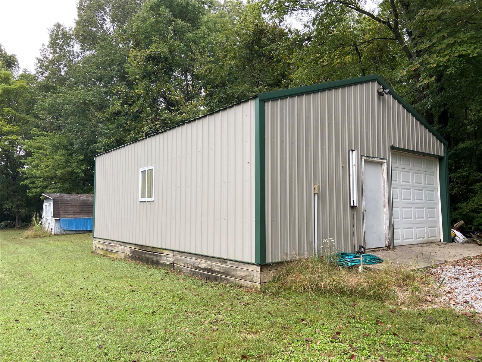 1040 Raintree Road Carrier Mills, IL 62917 - Photo 2 of 37 Gallery Image 2