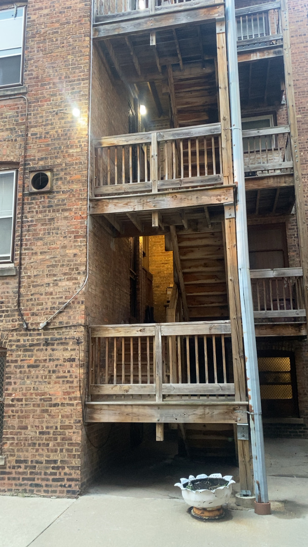 2233 East 70th Place, Unit 1 Chicago, IL 60649 - Photo 17 of 17 a balcony with a table and chairs