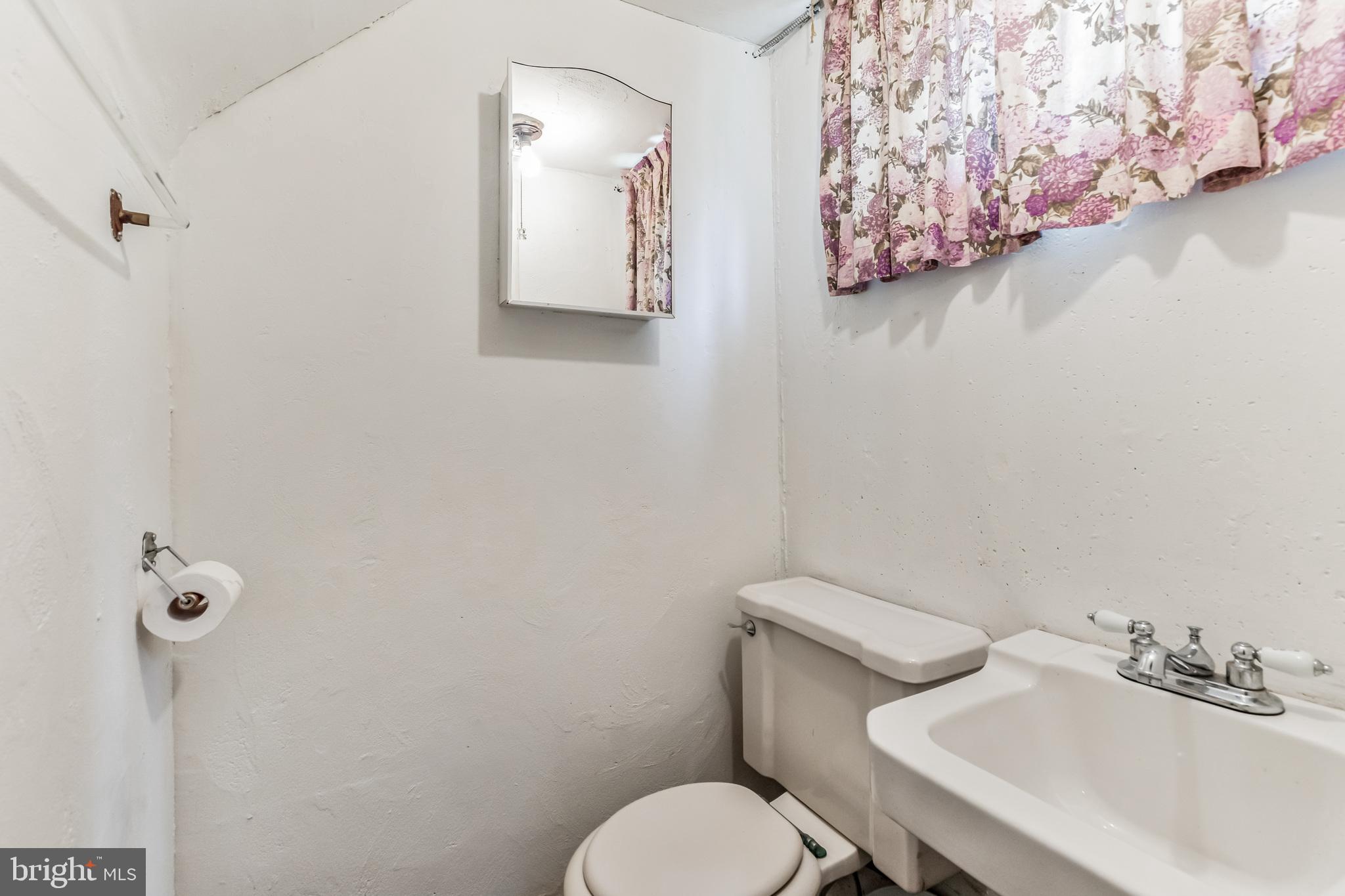 7659 Fillmore Street Philadelphia, PA 19111 - Photo 20 of 23 Powder Room