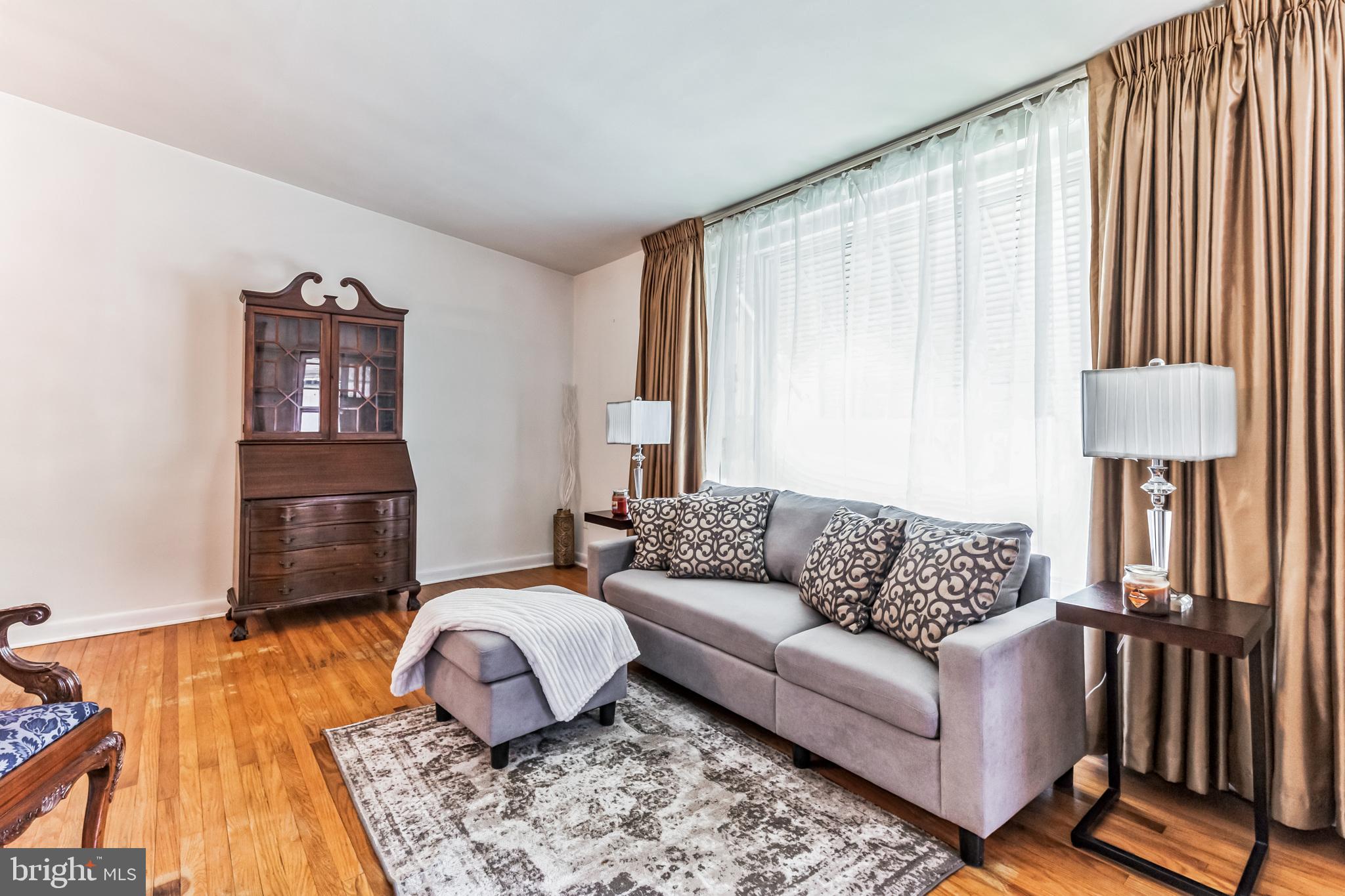 7659 Fillmore Street Philadelphia, PA 19111 - Photo 5 of 23 Living Room