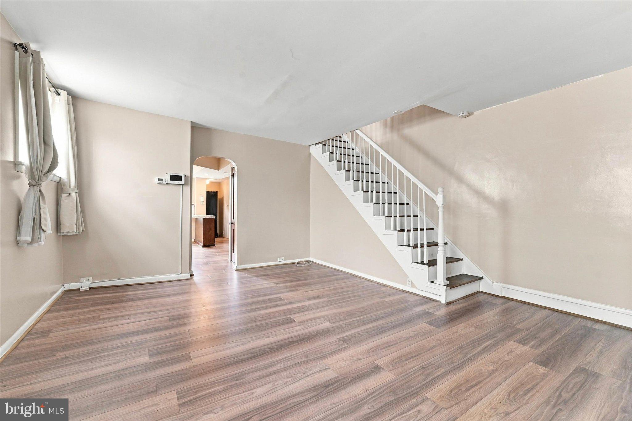 7 Oakley Road Upper Darby, PA 19082 - Photo 4 of 24 Living Room