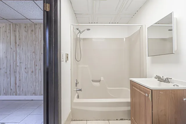 a view of entryway with window and door