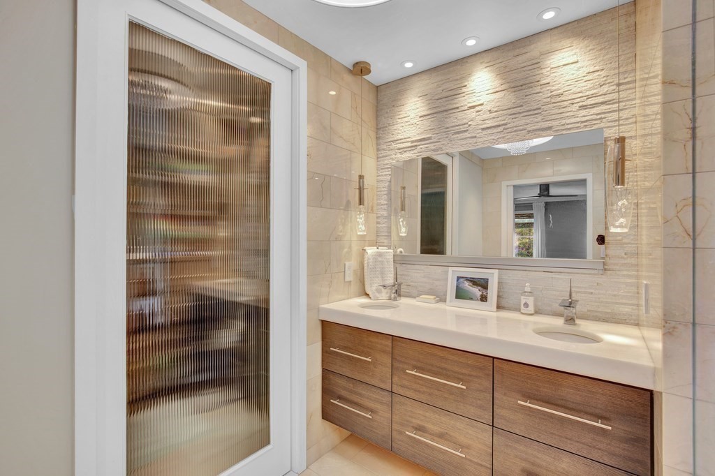 171 Scotland Road Newbury, MA 01951 - Photo 11 of 20 a bathroom with a shower sink and mirror