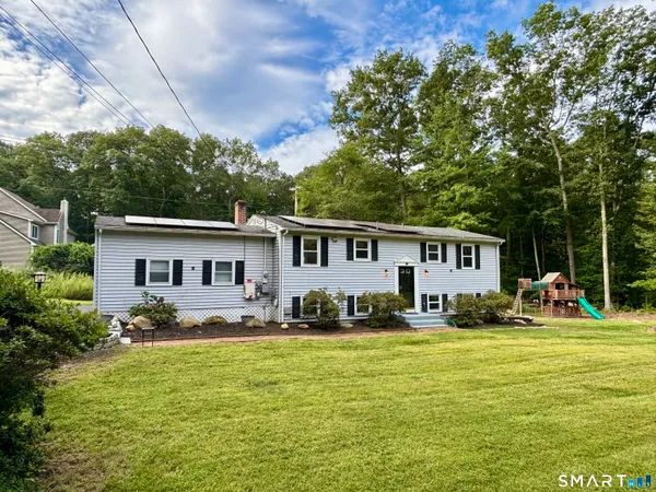 $499,000 | 13 Black Oak Drive, East Lyme, CT 06333