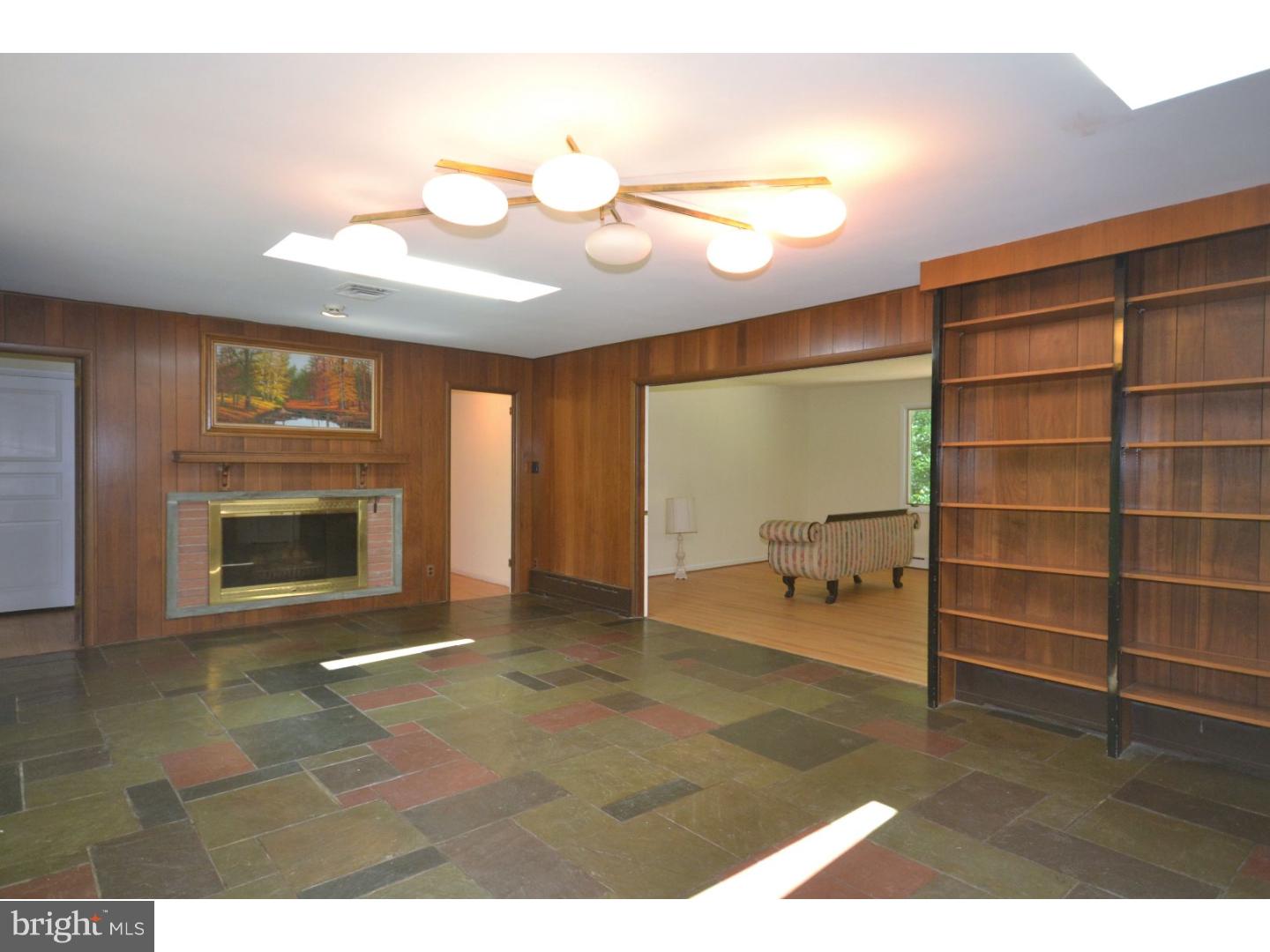 1995 Huntingdon Road Huntingdon Valley, PA 19006 - Photo 3 of 25 Gallery Image 3