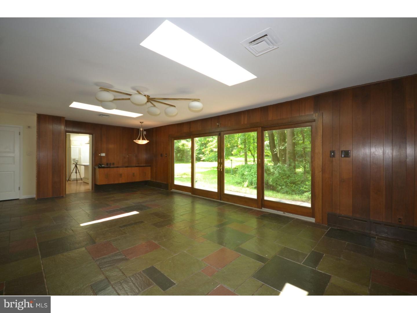 1995 Huntingdon Road Huntingdon Valley, PA 19006 - Photo 4 of 25 Gallery Image 4