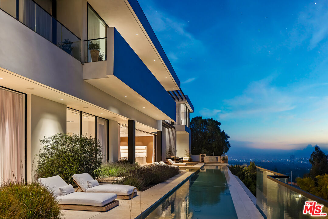 755 Sarbonne Road Los Angeles, CA 90077 - Photo 21 of 24 a view of balcony with furniture and potted plants