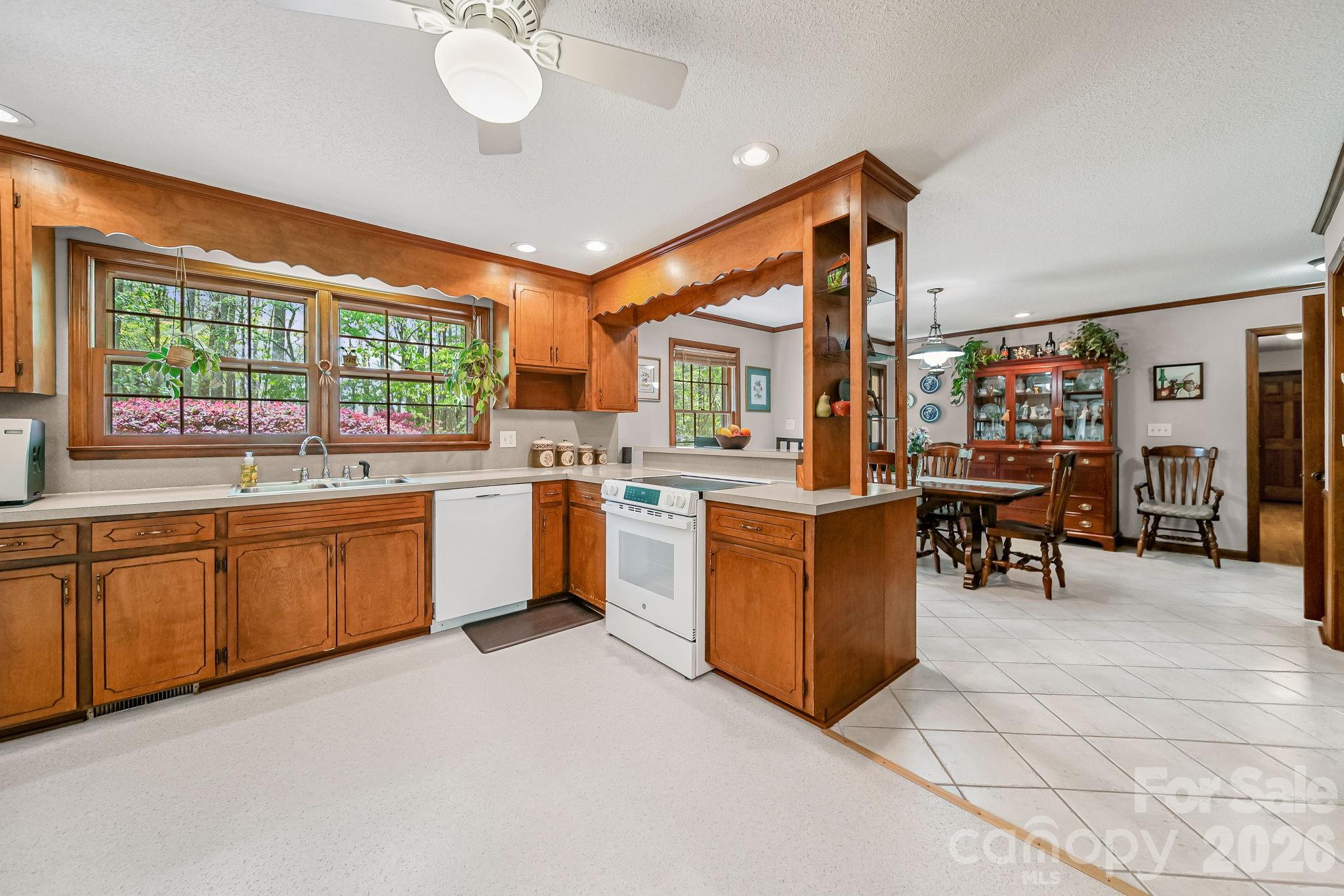 2056 Lawrence Road Clover, SC 29710 - Photo 13 of 38