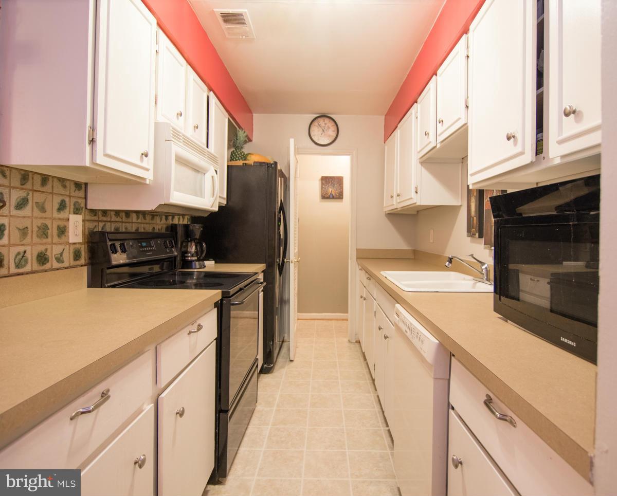 5907 Noblestown Road, Unit 72 Springfield, VA 22152 - Photo 2 of 20 Kitchen