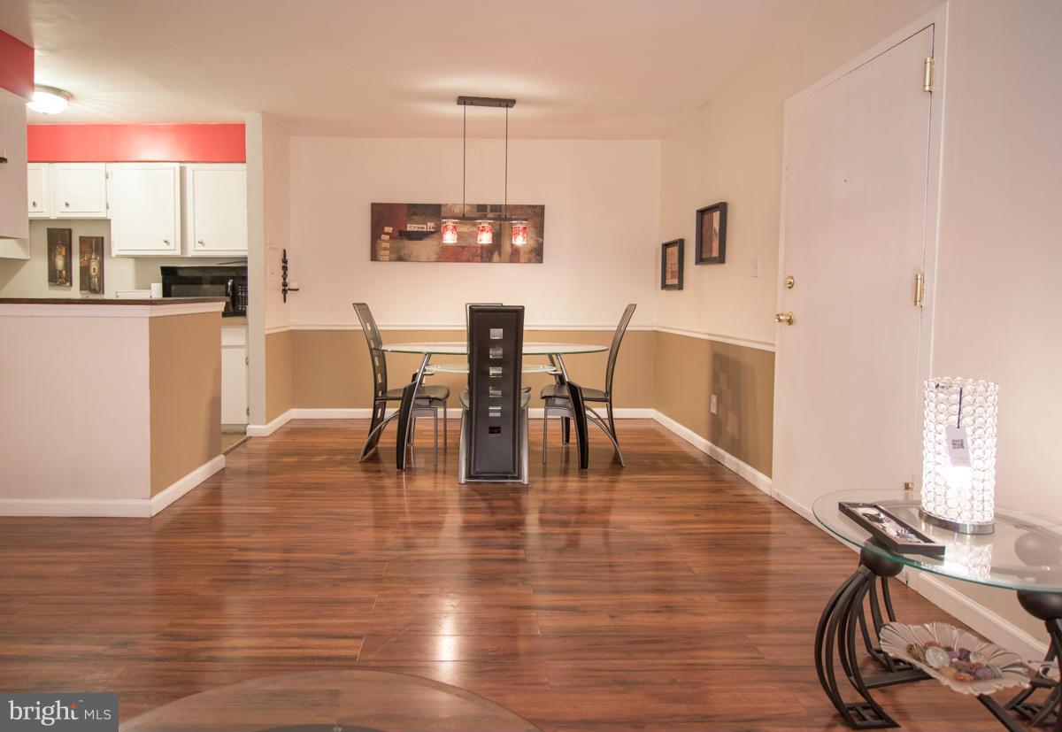 5907 Noblestown Road, Unit 72 Springfield, VA 22152 - Photo 4 of 20 Dining Room
