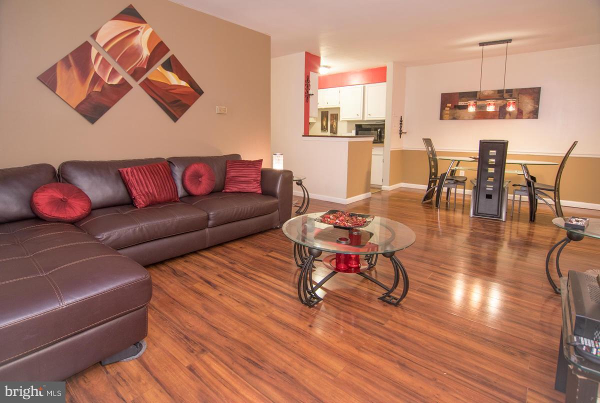 5907 Noblestown Road, Unit 72 Springfield, VA 22152 - Photo 6 of 20 Living Room