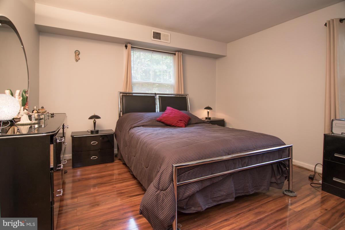 5907 Noblestown Road, Unit 72 Springfield, VA 22152 - Photo 8 of 20 Bedroom (Master)