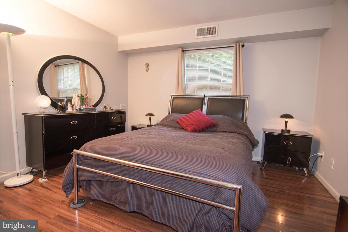 5907 Noblestown Road, Unit 72 Springfield, VA 22152 - Photo 9 of 20 Bedroom (Master)