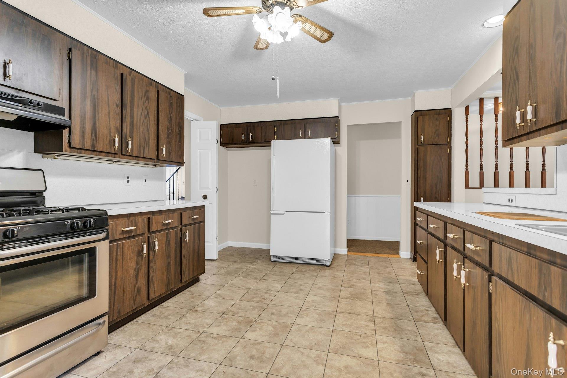 12 Violet Road Bayville, NY 11709 - Photo 10 of 43