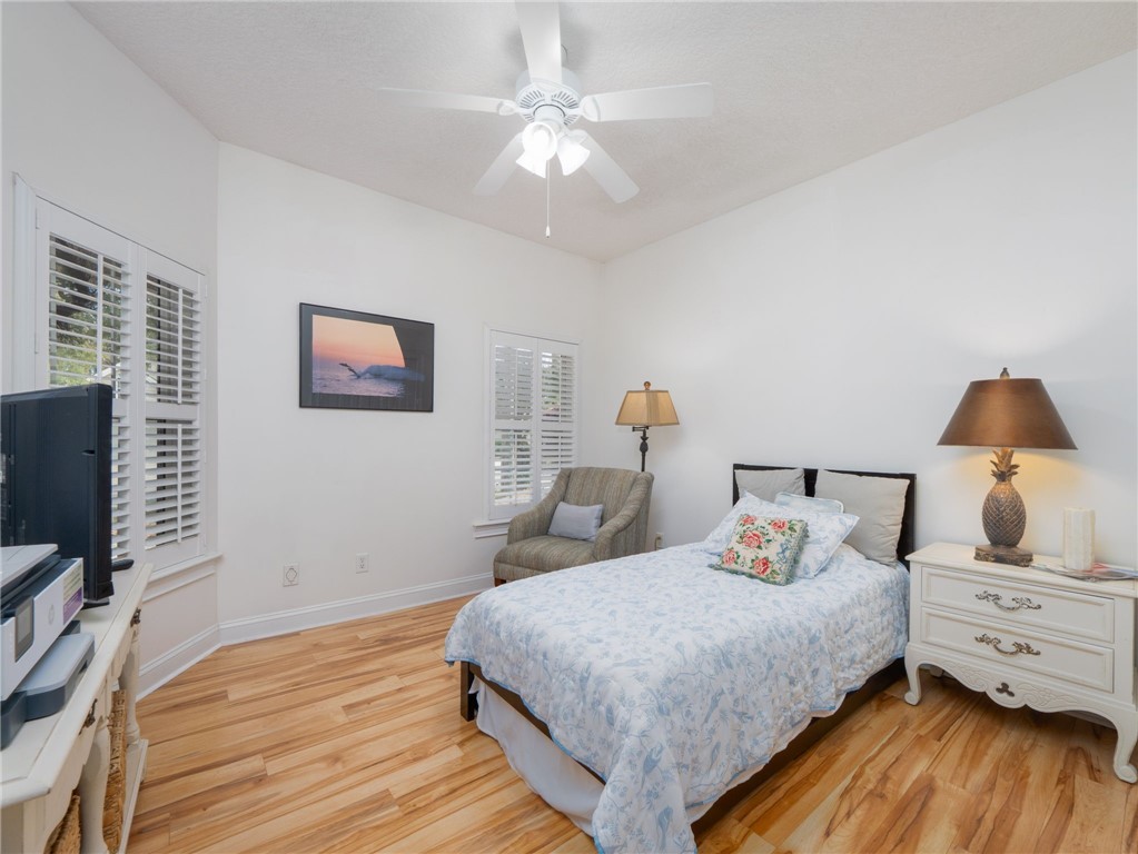 500 Fox Run Circle Brunswick, GA 31525 - Photo 19 of 47 1st floor guest room