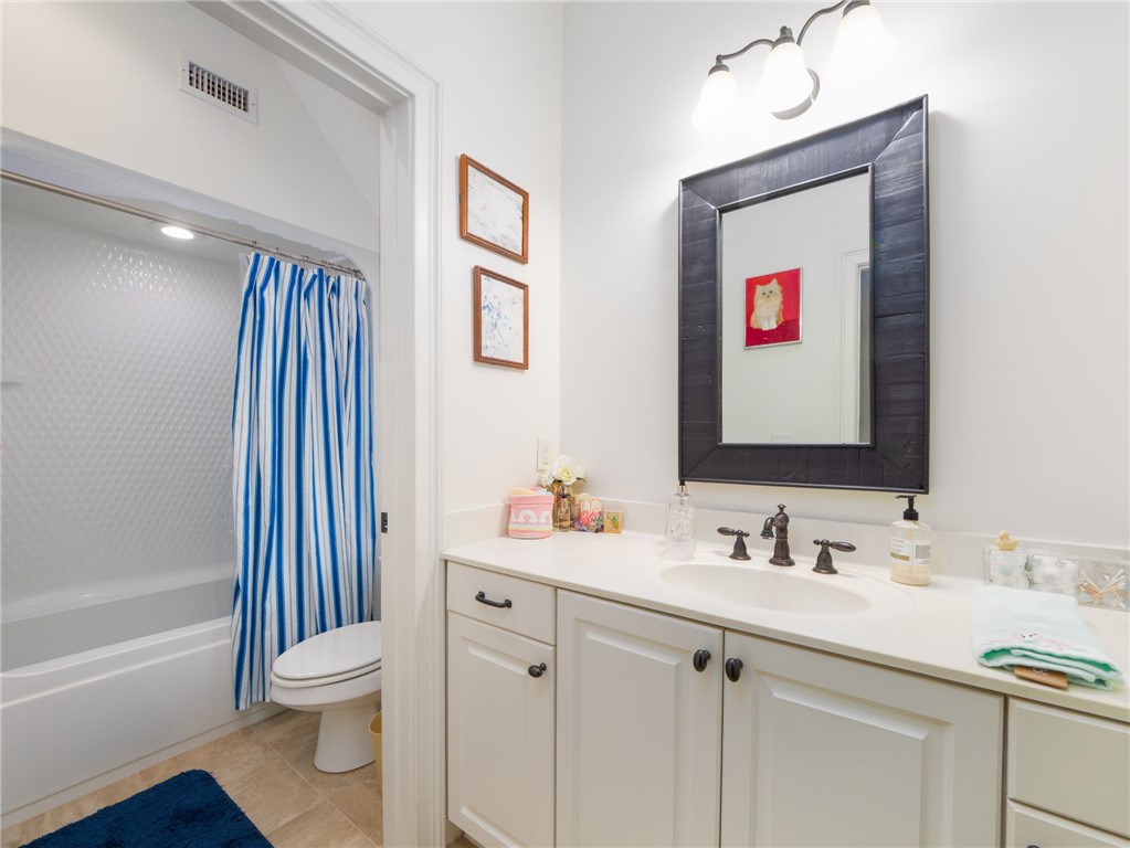 500 Fox Run Circle Brunswick, GA 31525 - Photo 20 of 47 1st floor guest bath